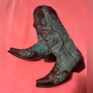 “Corky’s Girls” Turquoise and Brown Western Boots.
Rustic & Weathered looking.